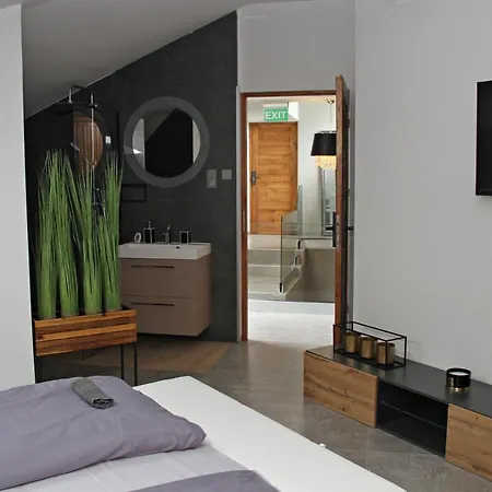 Player's Pool&rooms Vonyarcvashegy