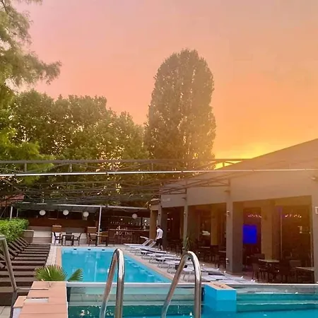 Player's Pool&rooms 招待所 4*