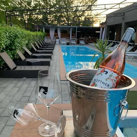 Player's Pool&rooms فونيارتْسفاشغ